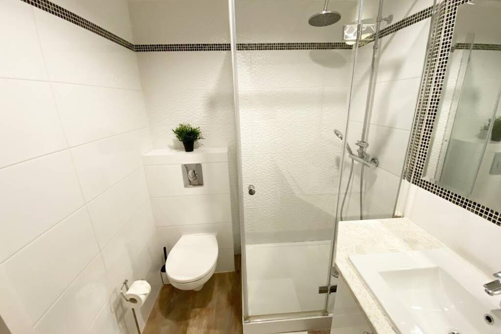 Exclusive 2Br! Apartment Near City Center +Netflix Varşova Dış mekan fotoğraf