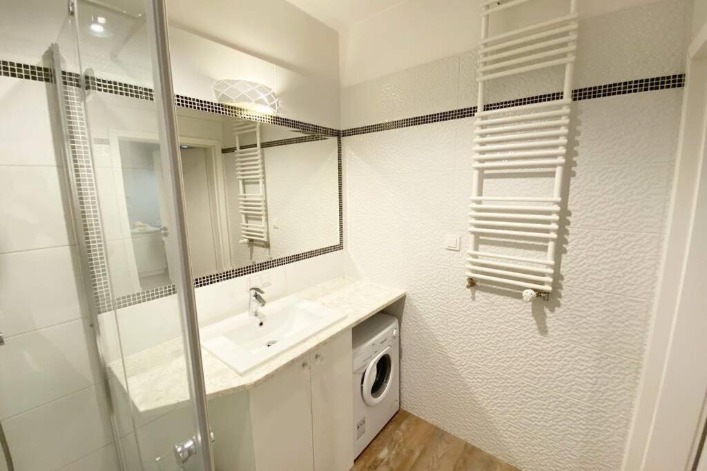 Exclusive 2Br! Apartment Near City Center +Netflix Varşova Dış mekan fotoğraf