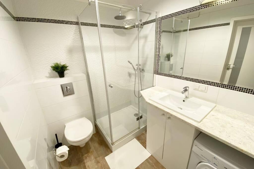 Exclusive 2Br! Apartment Near City Center +Netflix Varşova Dış mekan fotoğraf